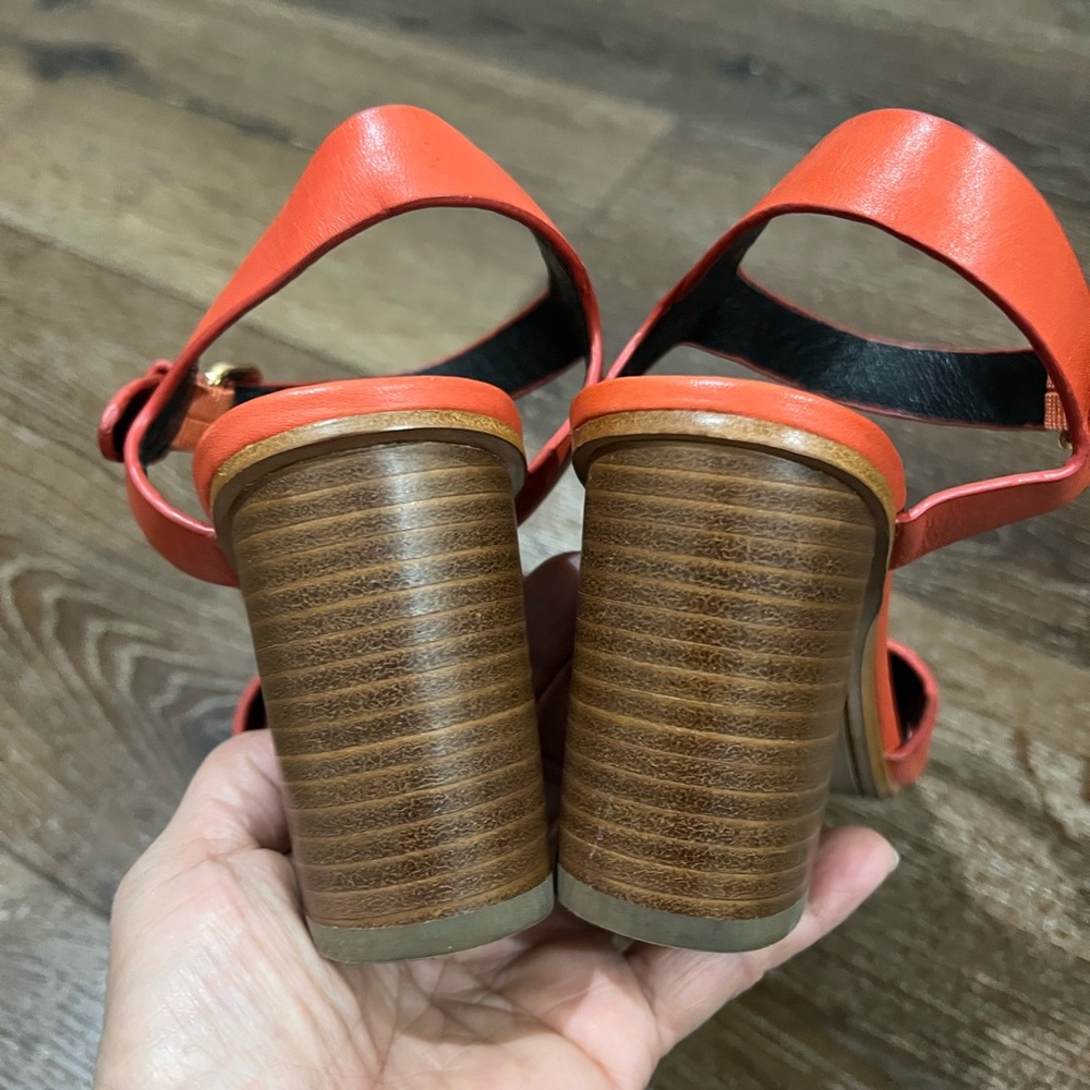Coach phoebe heel shoes with Gold Chain Details size 7.5 orange - Picture 5 of 12